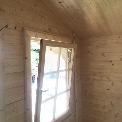 finestra basculante.jpg casette in legno, casette da giardino